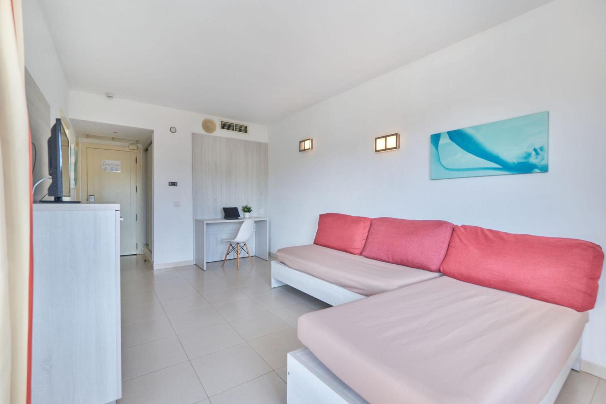 Hotel Illot Suites Cala Ratjada  Exterior photo