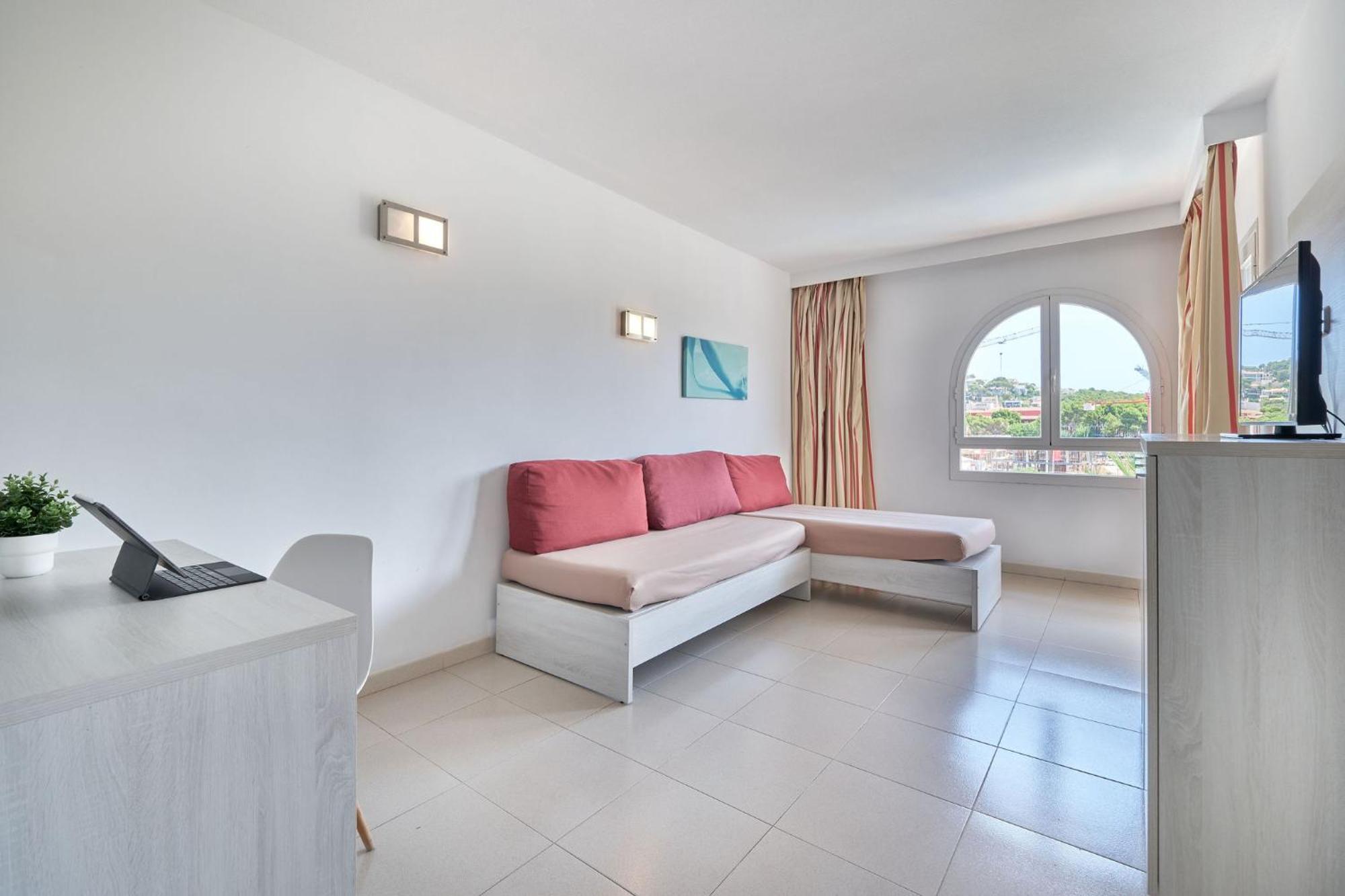 Hotel Illot Suites Cala Ratjada  Exterior photo