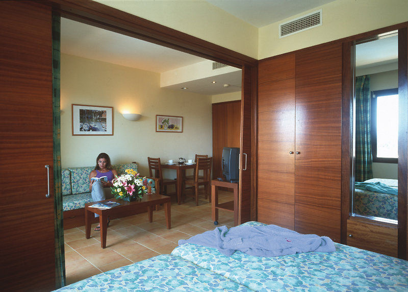 Hotel Illot Suites Cala Ratjada  Exterior photo